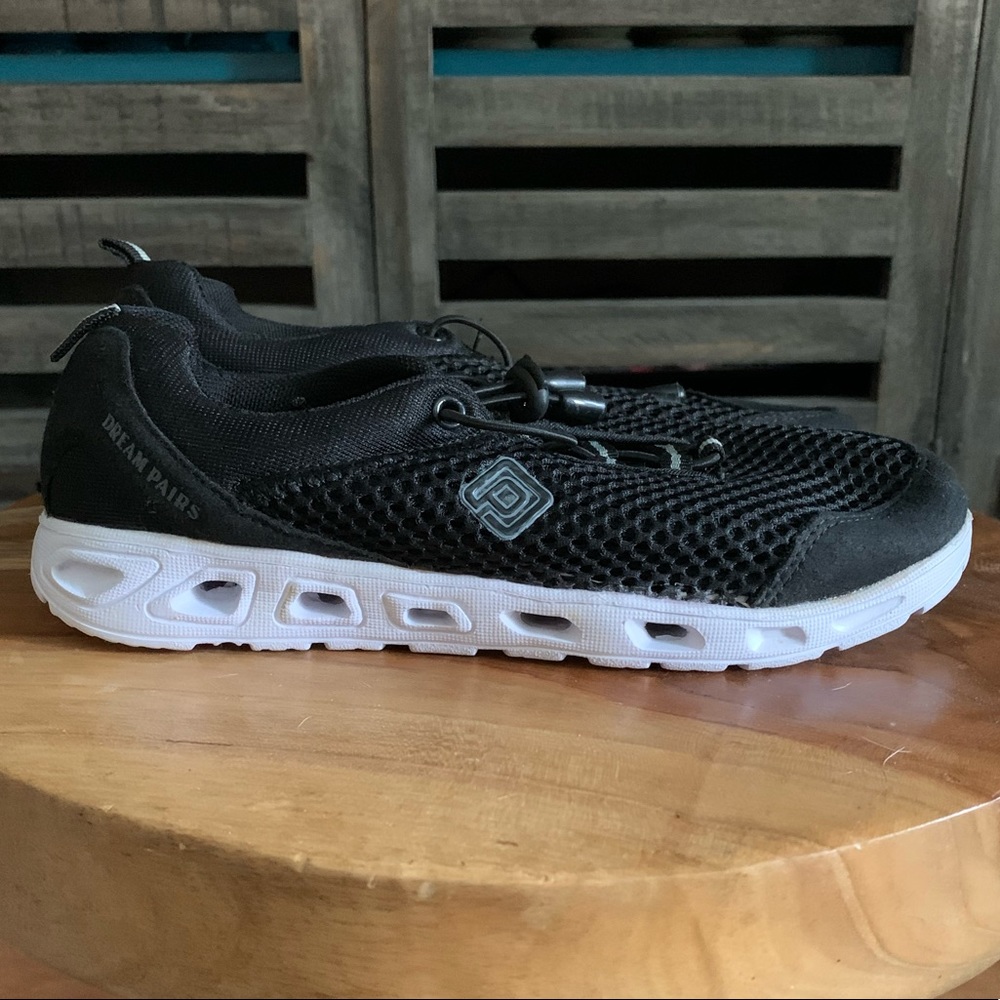 Boys Water Shoes sz 4.